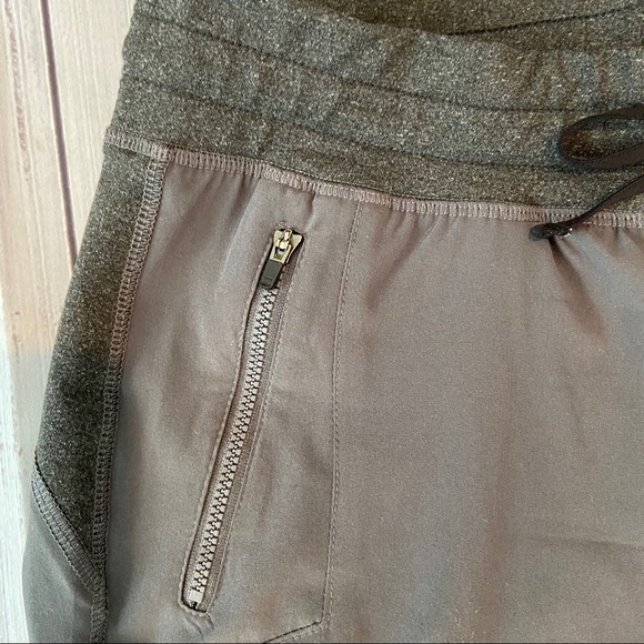 Fabletics Gray Lightweight Capri.  Size Small. EUC - Picture 2 of 13